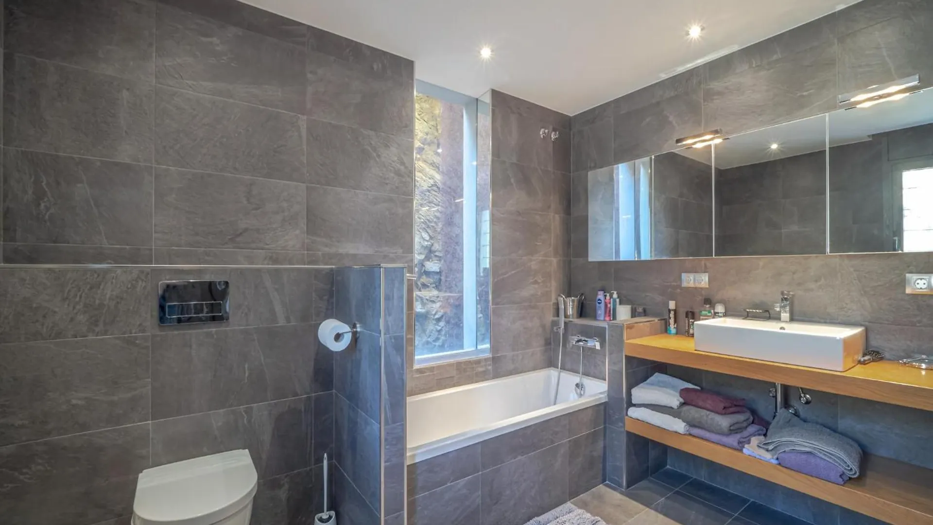 בית נופש Montjoi Apartment In Roses With Central Heating