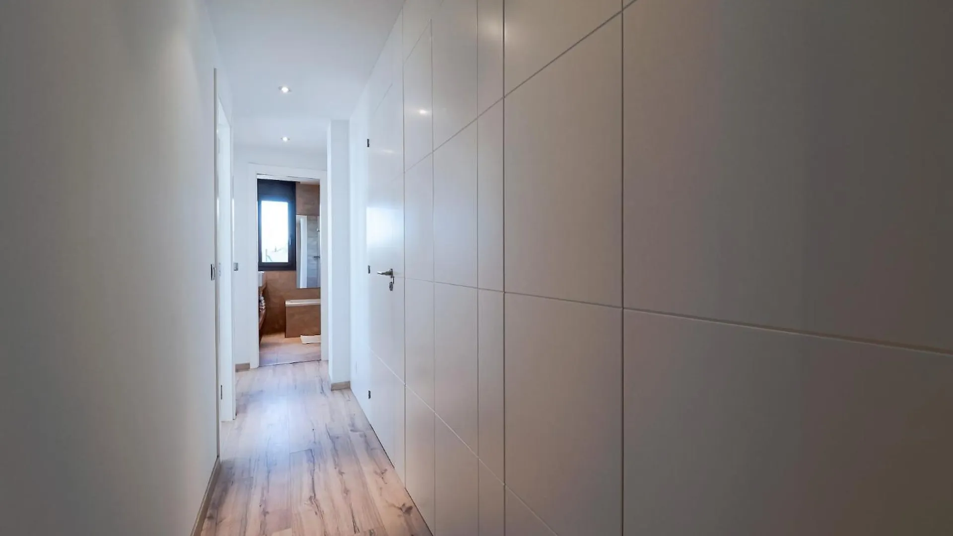 Montjoi Apartment In Roses With Central Heating בית נופש