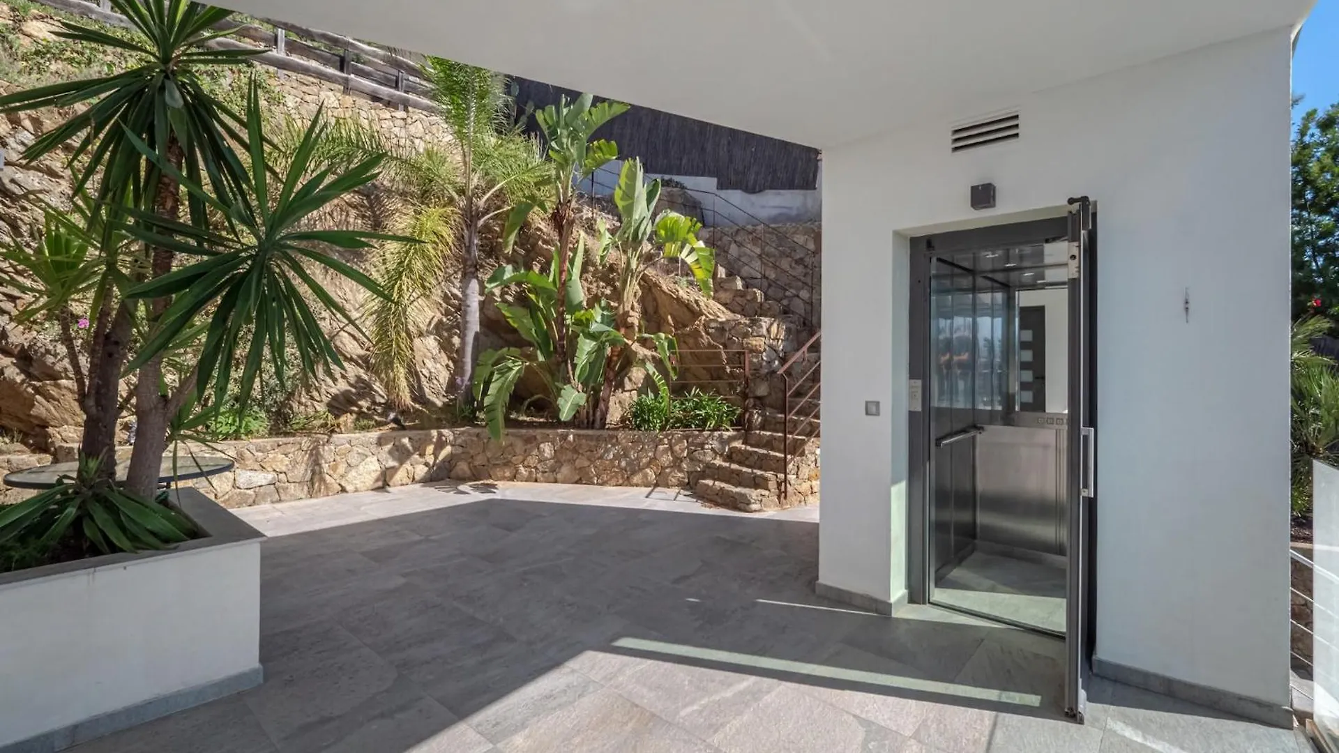 Montjoi Apartment In Roses With Central Heating בית נופש