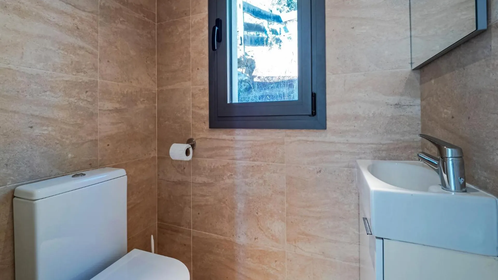 Montjoi Apartment In Roses With Central Heating 0*,  ספרד