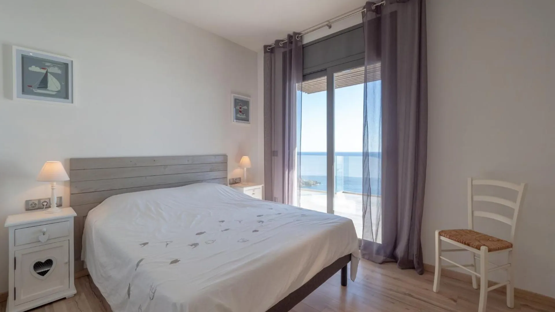 בית נופש Montjoi Apartment In Roses With Central Heating