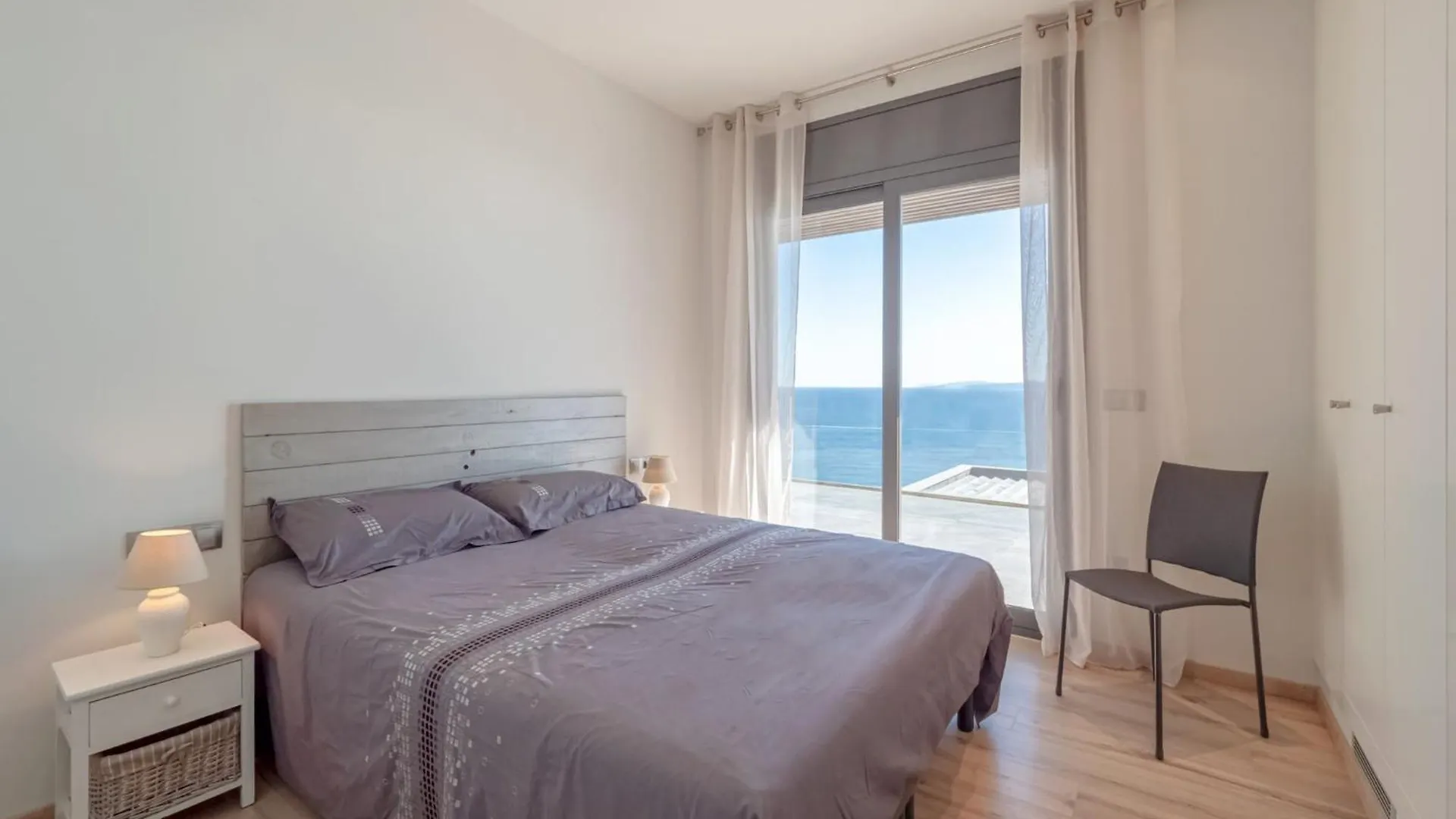 Montjoi Apartment In Roses With Central Heating 0*,
